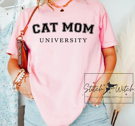 cat mom university t-shirt