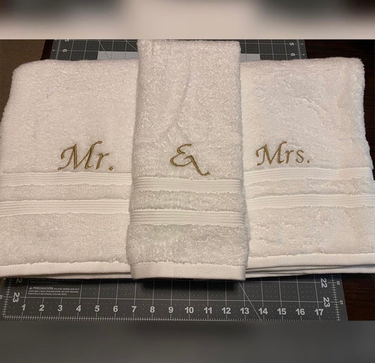 PRE ORDER - mr & mrs bathroom set